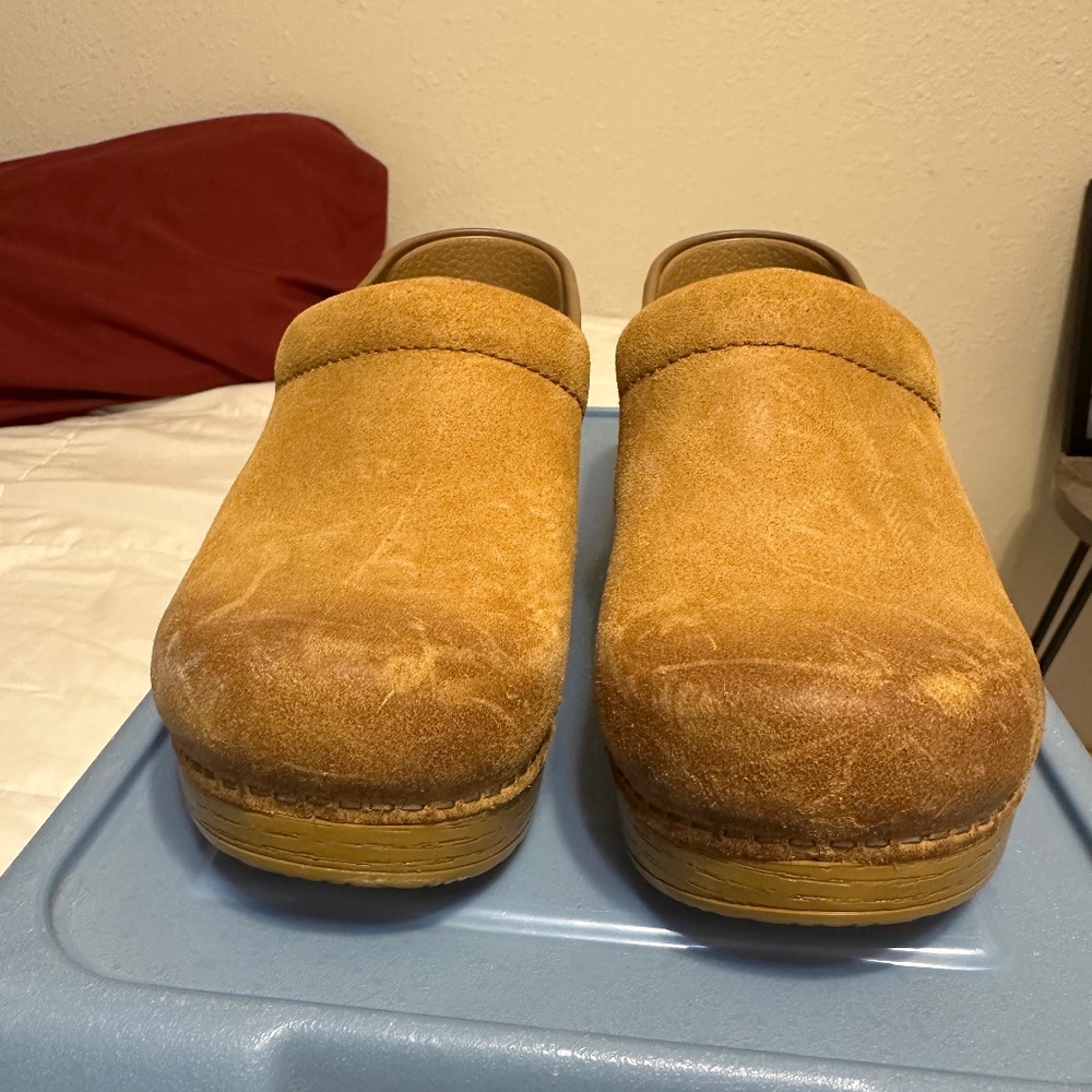 Dansko honey distressed clogs EU size 37